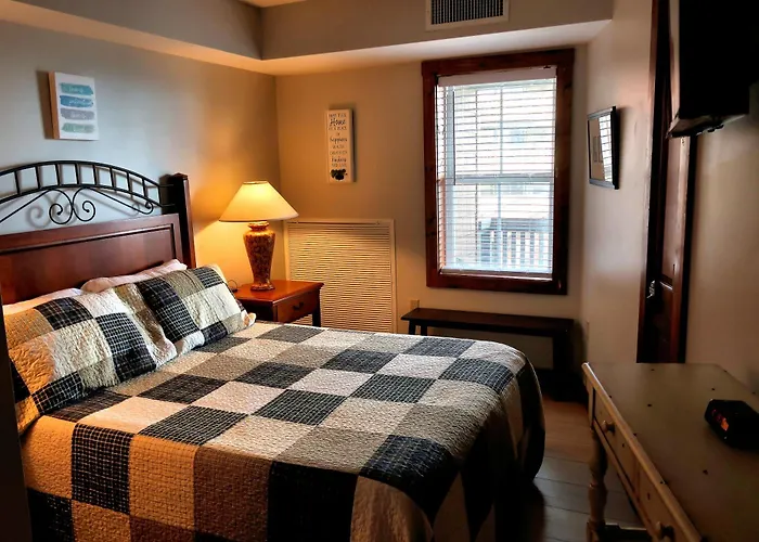 Snowshoe Mountain Retreat! Ski In And Out!