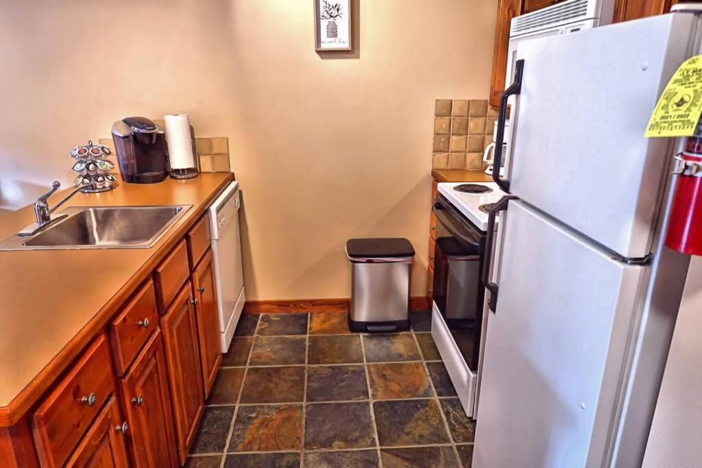 Apartment Mountain Retreat! In And Out! *