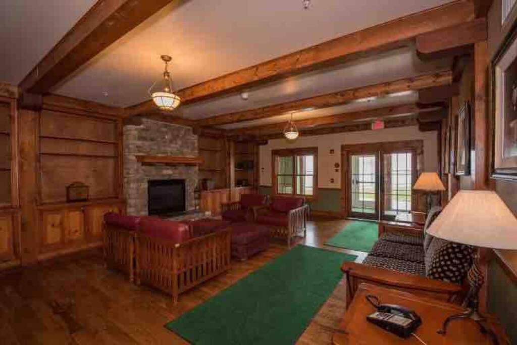 Apartment Mountain Retreat! In And Out!