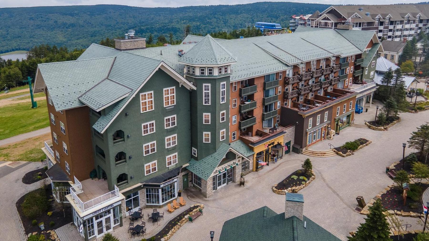 Mountain Retreat! In And Out! *
